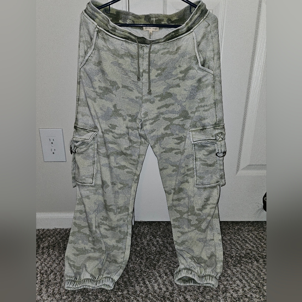 Gilded Intent Camo Cargo Joggers NWOT - Picture 3 of 16
